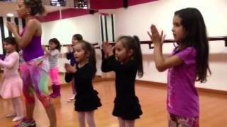 Clase de baile para niñas de 5 a 8 años [upl. by Abad]