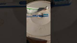 Vidéo  comment nettoyer les joints de frigo moisis simplement [upl. by Broderick479]