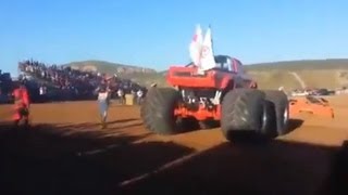 warning New Angle Accident Monster truck Chihuahua 2013 [upl. by Uticas228]