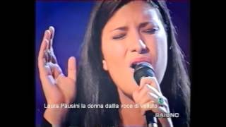 Laura Pausini canta Unemergenza damore e La mia risposta 2000 [upl. by Nedla]