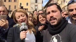 Giorgia Meloni canta Viva la Mamma di Edoardo Bennato [upl. by Tselec]