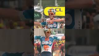 Romain Bardet maakt zijn wielerdroom waar en pakt de gele trui tdf2024 romainbardet wielrennen [upl. by Mizuki]