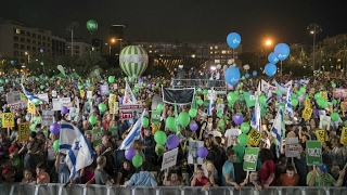 Des milliers dIsraéliens manifestent à TelAviv pour une solution à deux États [upl. by Kisor816]