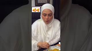 Sana Khan daal chawal khate hue 🥰mshaallah hijab hidayat youtubeshorts [upl. by Edmea]