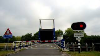 Brugopening Staphorster Grote Stouwe Ophaalbrug Drawbridge Pont Basculant Zugbrücke Staphorst [upl. by Akenn]