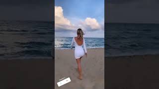 Diletta Leotta  forme esuberanti  sfida il mare di settembre  Video [upl. by Elinore777]