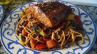 طبق اسيوي شهييير نودلز بالخضروات مع صلصة الترياكي و السلمونteriyaki noodles salmon [upl. by Ahscrop]