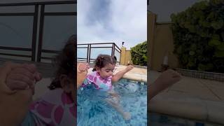 A primeira vez de Helena em uma piscina quente 🥵 piscinaaquecida heleninha humor fy piscinas [upl. by Phia]