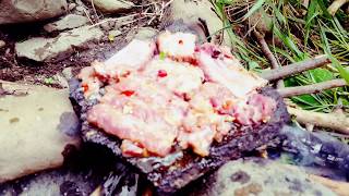 Primitive Technology  roasted Ribs of pigs on rock Cook Ribs of pigs on a rock [upl. by Diann209]