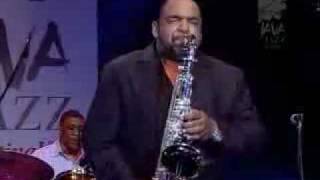 Gerald Albright Walkers Theme Live [upl. by Pooh209]