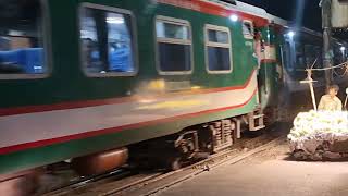 Bangladeshi Train in Khilgaon Dhaka Kamlapur Station [upl. by Kessel]