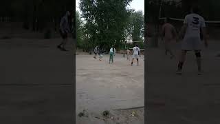 Beach volleyball a strong throw of the ball into the center [upl. by Siuraj]