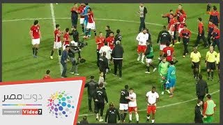 الروح الرياضية تسيطر على لاعبى منتخب مصر وتونس [upl. by Ainadi]