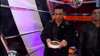 Showmatch 2010  Jimena le da de comer locro a Marcelo [upl. by Nwatna]