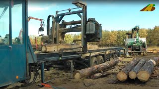 Mobiles Sägewerk Blockbandsäge im Einsatz am Waldrand Holz aus dem eigenen Wald sägen Holzwirtschaft [upl. by Allister]