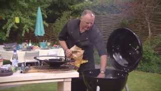 BBQvideo Een houtskoolBBQ aansteken [upl. by Macgregor]