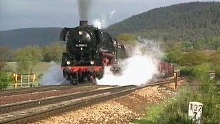 Dampflok 44 0093 mit schwerem Güterzug und sattem Sound in der Steigung [upl. by Esiuole]