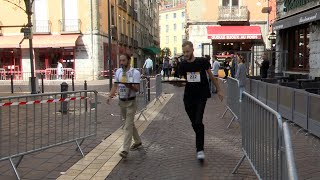 Course des garçons de café à Grenoble [upl. by Arbrab]