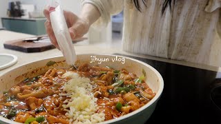 vlog  소고기육전과 파절이 마트에서 장보고 망한 치즈 닭갈비 만들어먹은 자취생 일상 치아바타 샌드위치와 한라봉에이드🍊 [upl. by Tena]