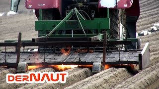 Feuerwagen hinter Traktor  der Boden wird schon mal aufgewärmt Fire dolly on a field [upl. by Nivar182]