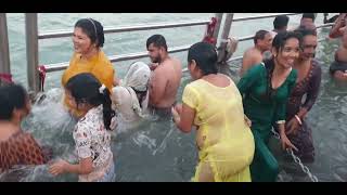 Ganga snan bathing haridwar bath haridwarbath2023 TrandingBath [upl. by Tarsuss]