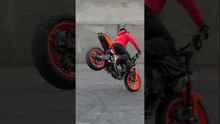 🏍️🏍️ Bike stunt 🏍️🏍️tendingshorts bikelover sports bikestunt [upl. by Roxy44]