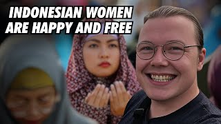 UK Traveller quotIndonesian Muslim Women are Happier than Western Womenquot [upl. by Dulcea956]