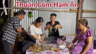 Thuận Gòm ham ăn  Có Hải Sản Ngon Mà Không Mời Gia Đình Bà 8 Ăn [upl. by Garibold]