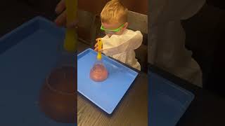 In this science experiment citric acid and baking soda react to form carbon dioxide gas [upl. by Aydan]