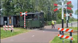 Spoorwegovergang Hoorn Blokker  Dutch railroad crossing [upl. by Mont]