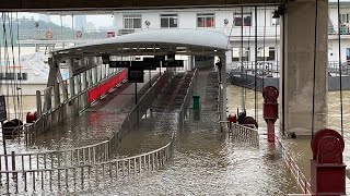 Zehntausende kämpfen gegen Hochwasser in China  AFP [upl. by Carvey4]