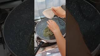 Ricetta Pasta con Pomodorini Gialli Datterini e Basilico [upl. by Nuahc]