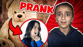 PRANK  PELUCHE GÉANTE VIVANTE  cest la panique [upl. by Attelahs]