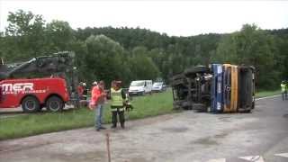 Tödlicher Unfall mit zwei Lkw bei A7Abfahrt in Gallneukirchen [upl. by Yemiaj]