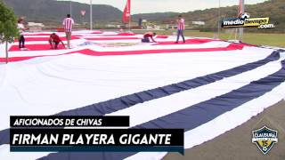 Colocaron playera gigante de Chivas en el Omnilife [upl. by Vernor]