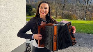 Claudia Hinker spielt den Timple Boarischen auf ihrer Steirischen Harmonika [upl. by Zampino317]