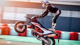 THE NEW KTM 690 SMC R A TRUE SUPERMOTO  SUPERMOFOOLS [upl. by Adaurd]