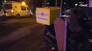 Pizzabezorger gewond bij botsing met auto in Hengelo [upl. by Gerc]