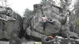 Le Bond de lHippopotame 7a  Roche aux Sabots  Fontainebleau [upl. by Ledniahs]