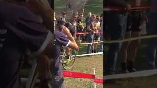 Fam Nys gaat niet bestaat niet Sven Nys steelt de show door niet op te geven cycling cyclocross [upl. by Silvanus]