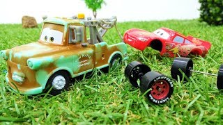 Storm vertauscht Lightning McQueens Reifen Spielzeugautos für Kinder [upl. by Yenahpets]