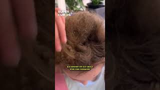 A Cabeleireira encontrou Algo Assustador no Cabelo da Menina que faria todos Correrem [upl. by Eldnik]