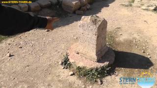 Haupteingang zum Artemistempel von Jerash in Jordanien [upl. by Jere333]