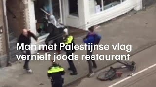 Man met Palestijnse vlag slaat ruiten joods restaurant in  RTL NIEUWS [upl. by Hamal549]