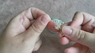 Tuto Bracelet fleuri en perles de rocailles [upl. by Anirehtac620]