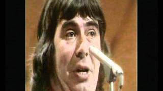 The Wurzels Combine Harvester ToTP 1976 4th appearance [upl. by Edivad]