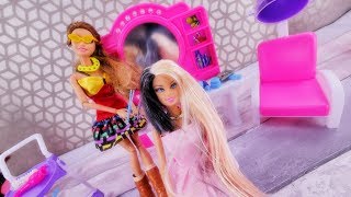 Przygody Barbie 7  Metamorfoza Barbie ✂✂ Farbowanie włosów u fryzjera  Bajka po polsku z lalkami [upl. by Stav]