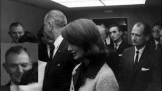 Lyndon Johnson prête serment dans air force one  Le fameux clin doeil [upl. by Missak]