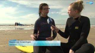 Kinderen met een beperking leren surfen in Zandvoort [upl. by Roban]