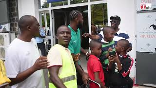 Arrivée des Éléphants de Côte dIvoire à lAéroport de Bouaké pour le Match contre la Zambie [upl. by Eesdnyl]